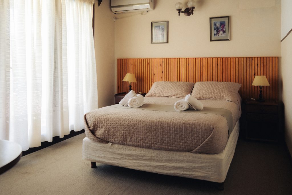 Habitación doble con cama matrimonial