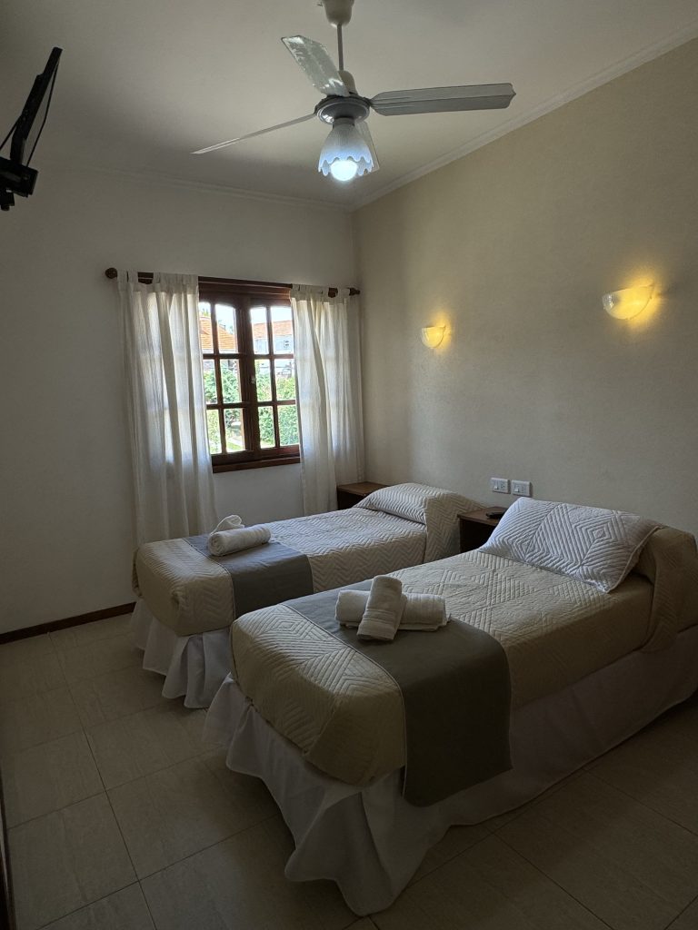 Habitación cuádruple: ambiente con dos camas individuales